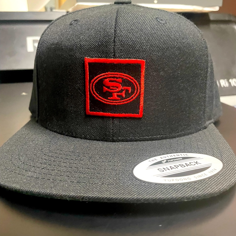 The new Coach Hat - SF 49ers - SnapBack Flatbill - 6 panel - black